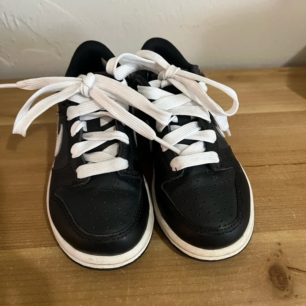 Nike sneakers - Picture 2 of 5